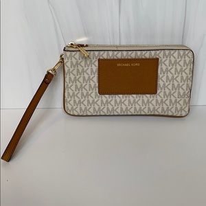 Michael Kors vanilla wristlet wallet